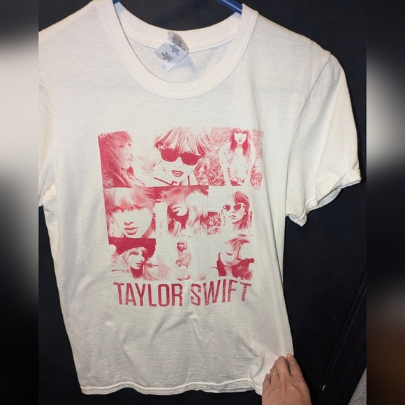 Taylor Swift 2013 Red Concert T-Shirt White Red Squares Women’s Small Swifties - Picture 2 of 7